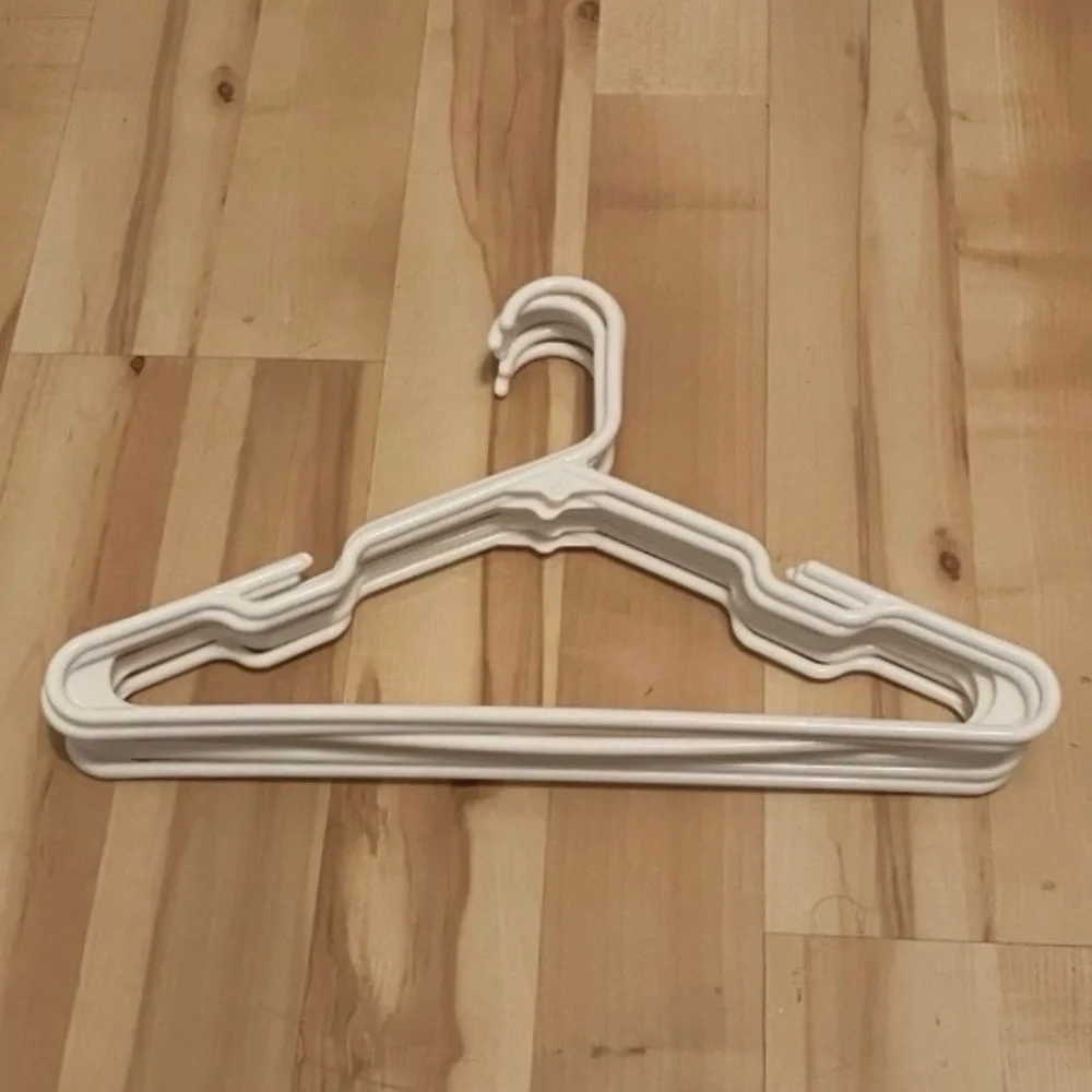 7 Plastic Clothing Hangers Clothes Hangers